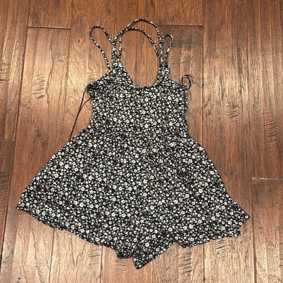 XS URBAN OUTFITTERS Spaghetti Strap Romper Floral Black and White Dress - Picture 6 of 7